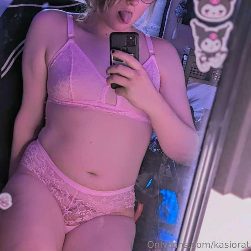 Pink girl shows off 
Includes girl penis 
And possibly the b..