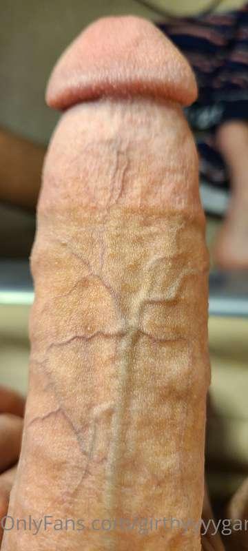 real up close look of my fat veiny cock!🍆😈😘