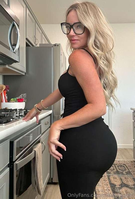 I know I'm on the top of your ***MILFs*** list😘
