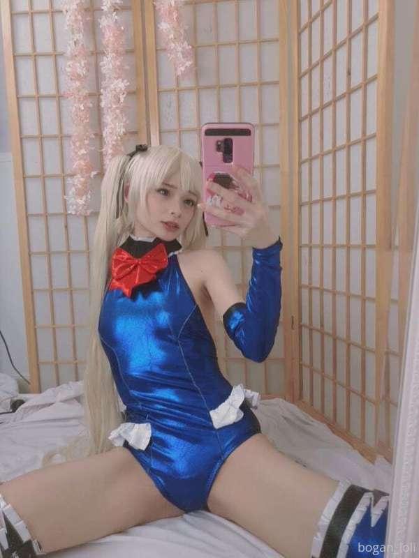 [[ MOBILE SET PHOTOS 18 ]]
Marie Rose - Dead or Alive

Marie..