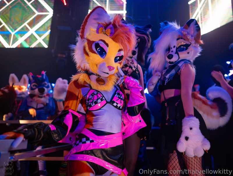 Party time with the girls is always so much fun! 🥰With @luna..
