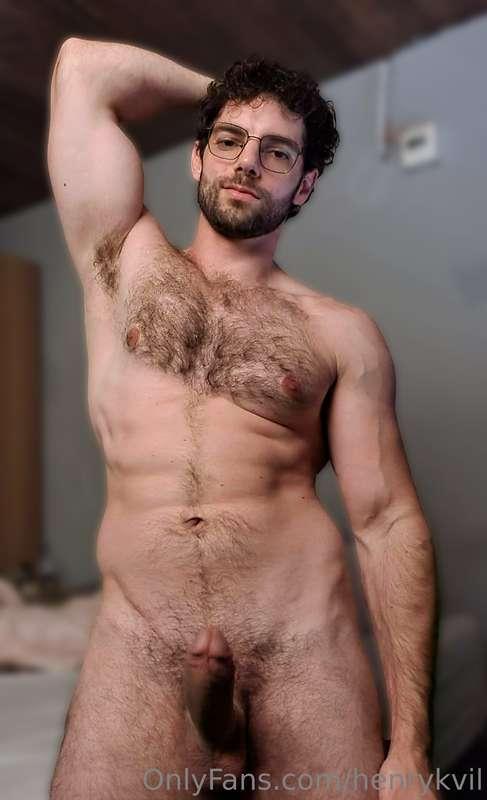 The bedroom is the place where we get naughty😏 O quarto é o ..