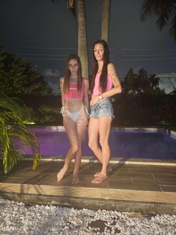 Come hangout with me and my sister tonight? ✨️🤞 @aaliyahmilan 
#fyp #brunettes #petite #young #girls #friends #sisters #siblings