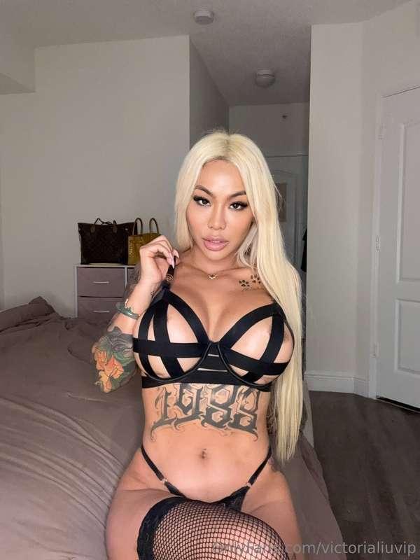 🖤 Lace & tattoos… you ready for me tonight? 👀💦Live at 8PM ES..