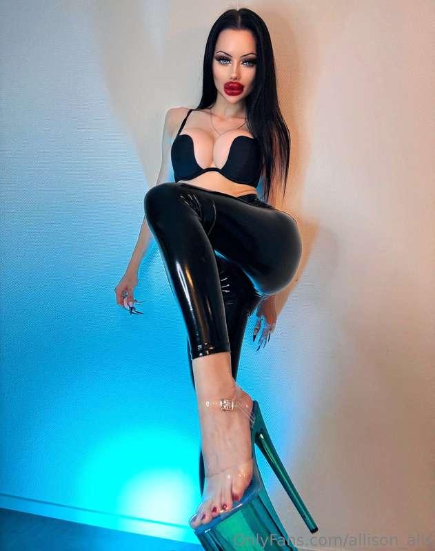 What do you find sexy about me baby? 🫦