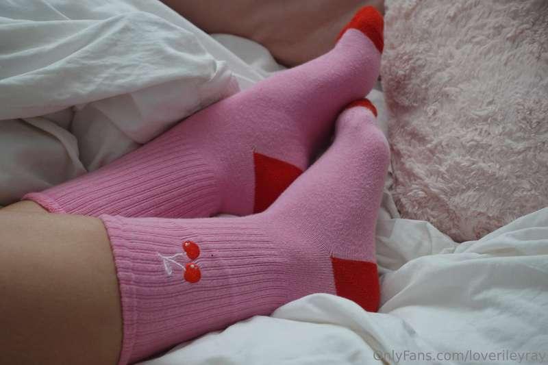 Do you think my new socks are cute? 😊 👣 