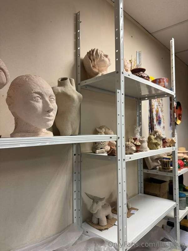 Working with clay is a sensual pleasure 🔥 Clay yields gently..