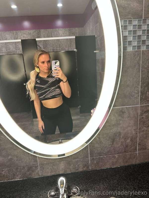 Good morning handsome 😊 dont forget to work out today 🌸🤭💪🏼