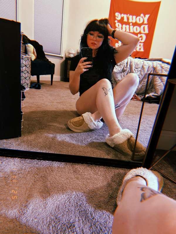 Been feeling seggsy and confident lately… so here some spicy pics 🥵🌶️🔥😘✨