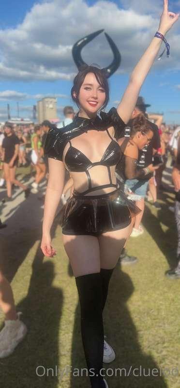 Tell me I’m a good little rave girl 🫦
