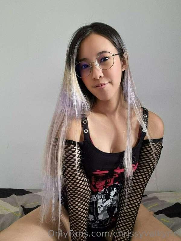 I woke up like this. Do you think I'm wearing panties? 👀