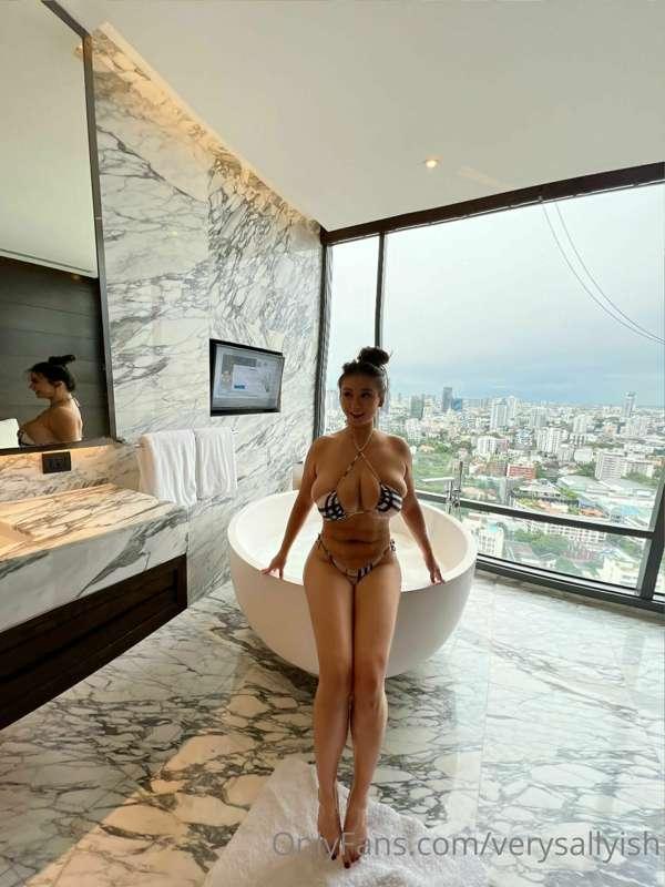 Body reveal avail if you missed it 💖 

Send a 💯 in my DM!!