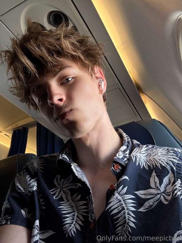 Be honest with me… does flying make you nervous?✈️😇
