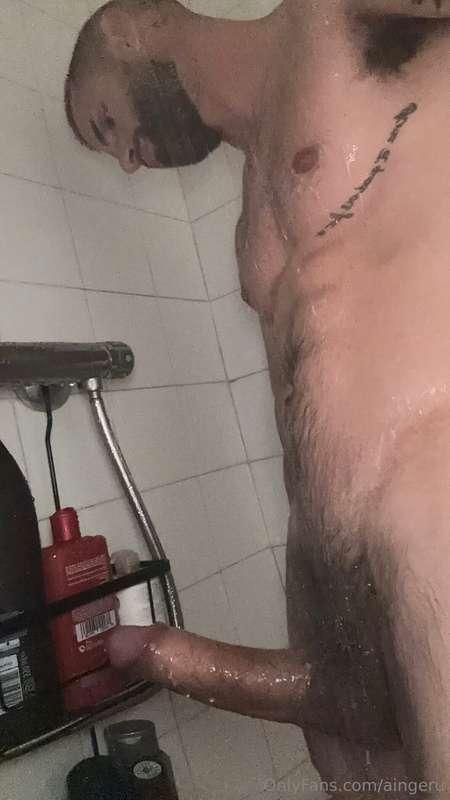 Anyone up for a shower ? Would you pass me the soap 🚿 🧼 😏
