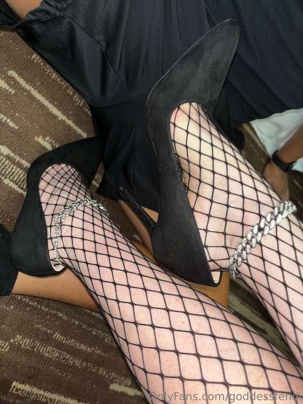 I will seduce you with my sexy dangle and fishnets 