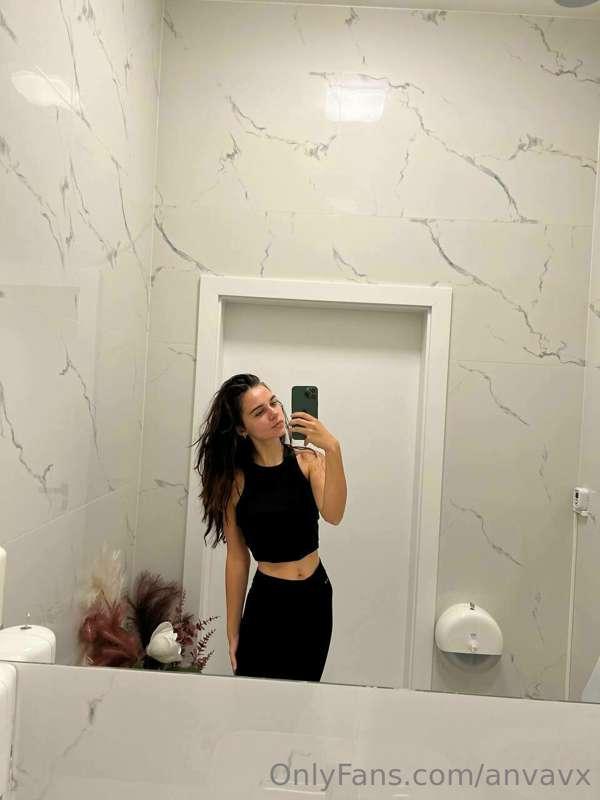 Girls with a beautiful booty don't need makeup 🤭