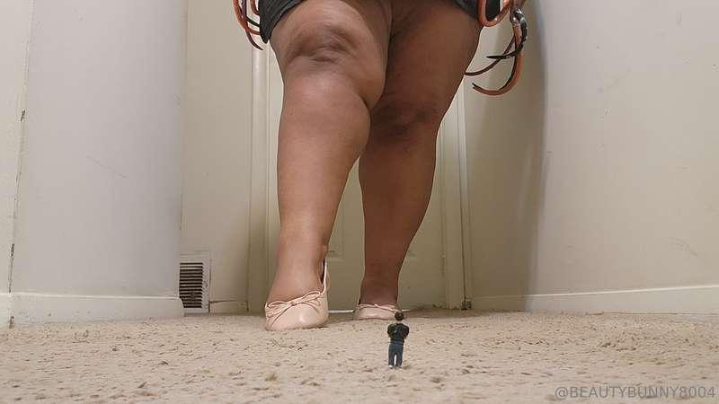 GIANTESS PHOTOS 