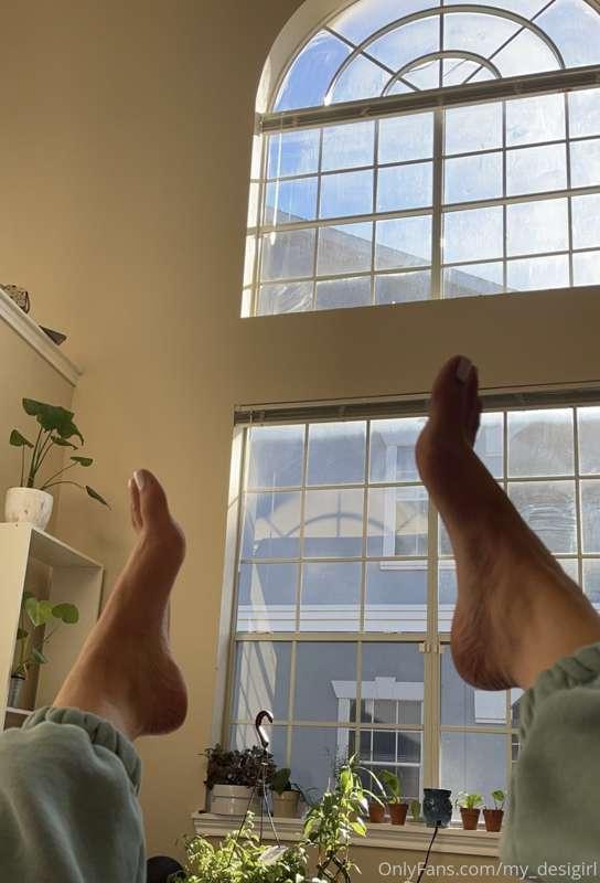 worship my arches while I respond to all ur dms <3