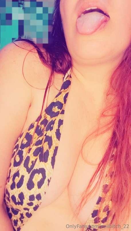 I speak 3 languages... but my favorite tongue is yours! 👅🥵😉