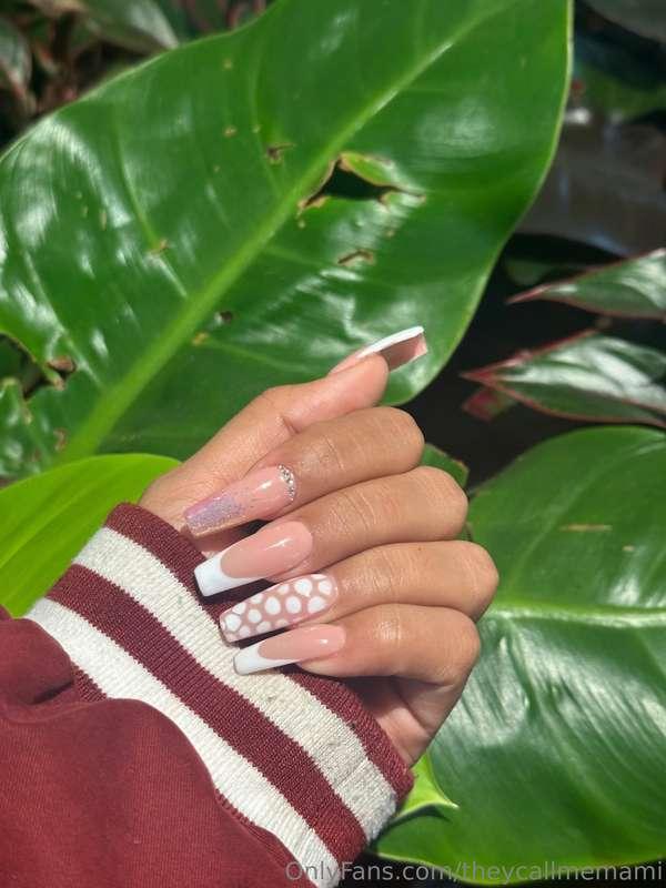 Fresh setttttt 💅😍Wouldn’t these look soooo good wrapped arou..
