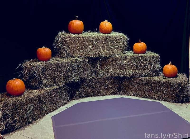 Oooo 👻 sneak peak 😈🎃