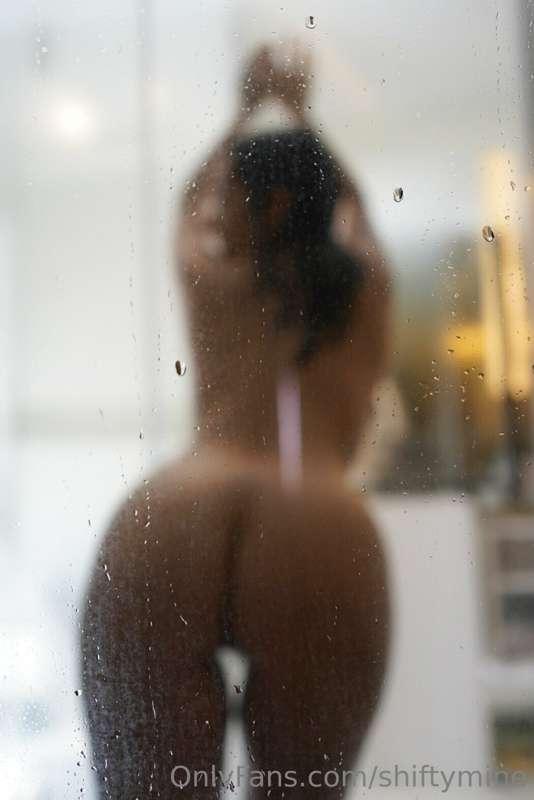 Have you checked my new set in the shower?💦😝
