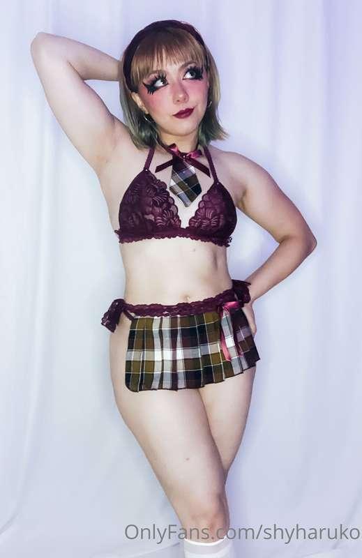 Just some more school girl pics for you to enjoy <3 New shoo..