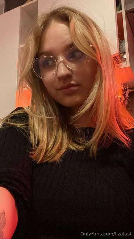 How do you like the glasses on my face? Do they suit me?🥰😍❤️