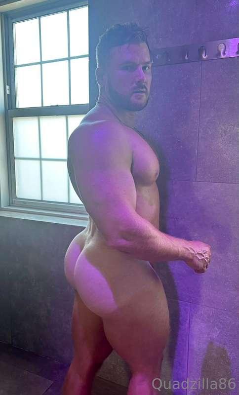 Let’s hit the showers 💦 😈