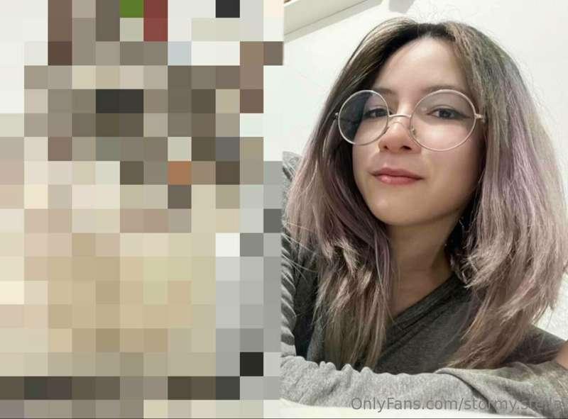 Who do you think I'm hiding?😁 A cat or a dog?🐱🐶