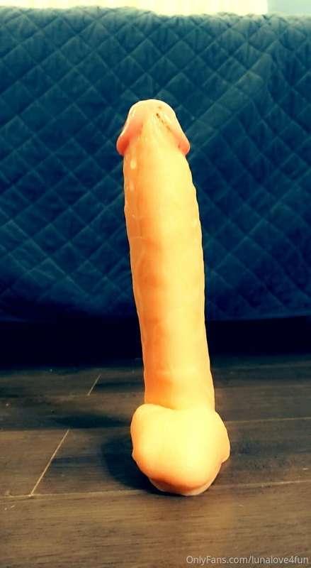 Watch me as I climb on top of this 🍆monster cock🍆 and ride i..