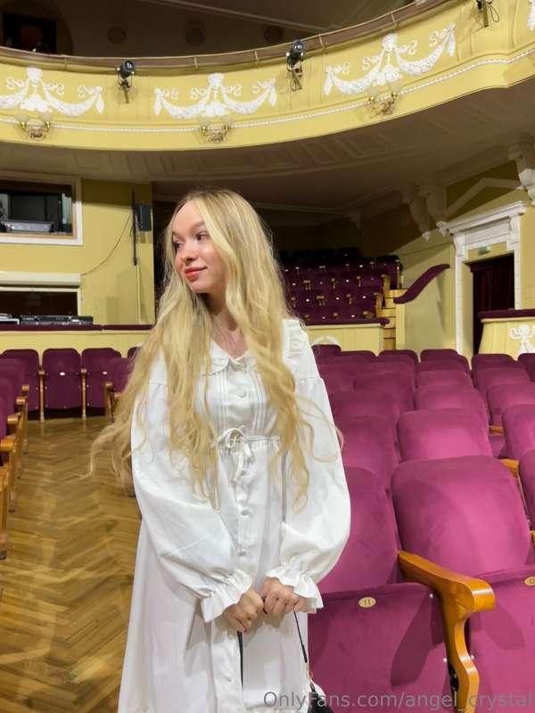 Have you ever been to the theater? 🎭 If so, I'd be intereste..