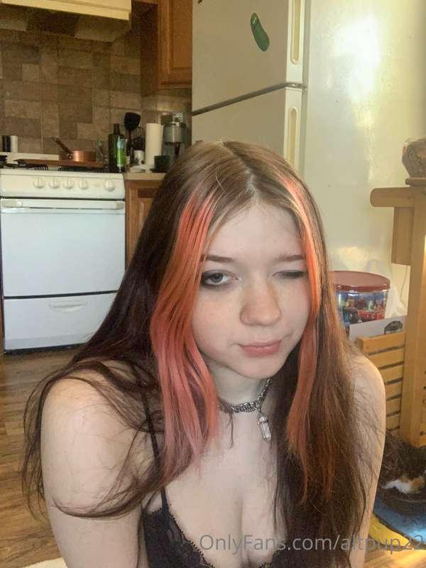 i just shaved my pussy last night… wanna see? head to my pre..