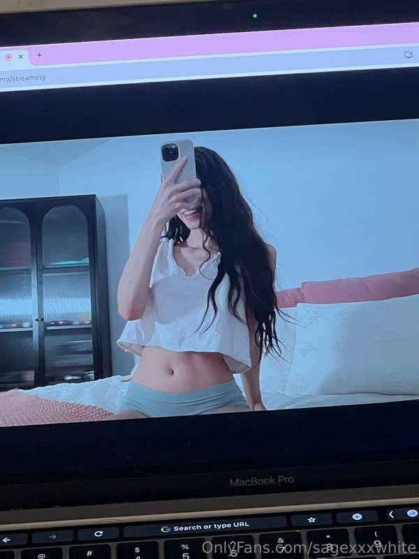 Play with me on live rn baby! 