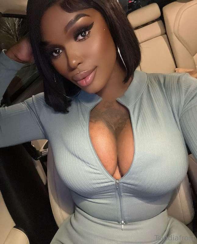 🖤 Looks like the bodysuit couldn’t handle them… Lucky you, h..