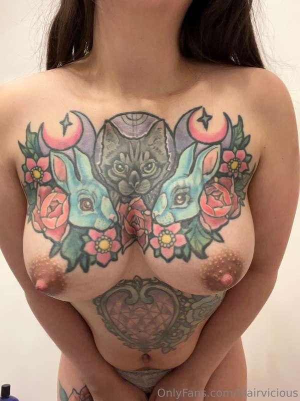 Tiddies full of milk 🍼 
