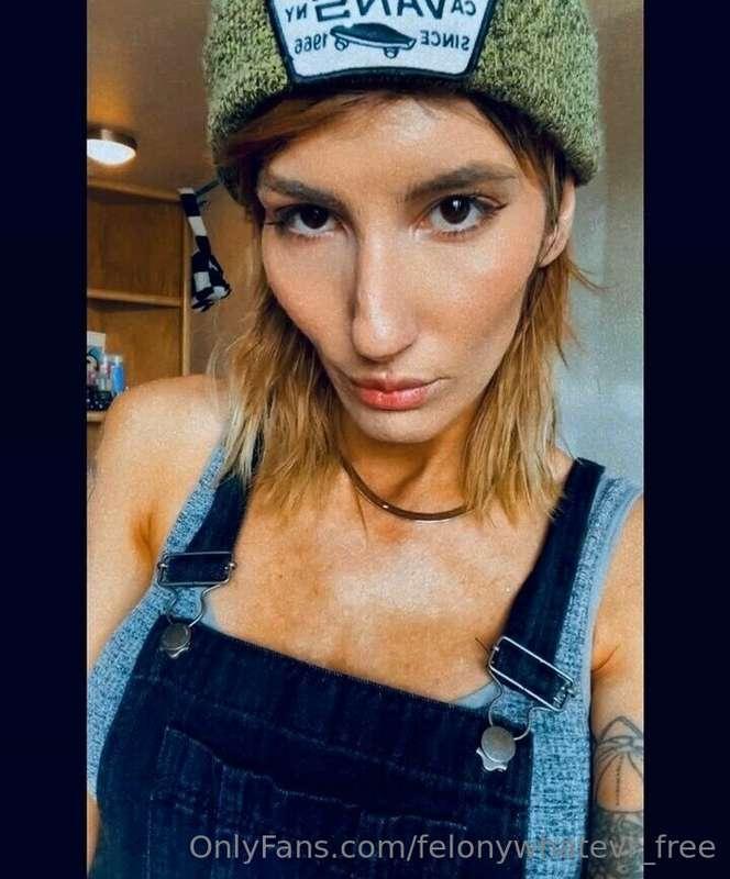 Tell me your weirdest kink and I bet I'll think it's hot 🔥
