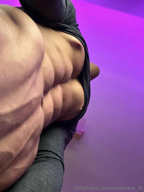 Lick these big tits😈