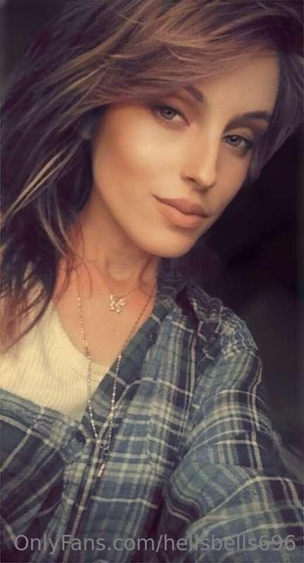 Personality post !!!

Hey so I'm a down to earth chick who i..