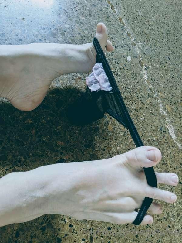 a.girls.feet image #3