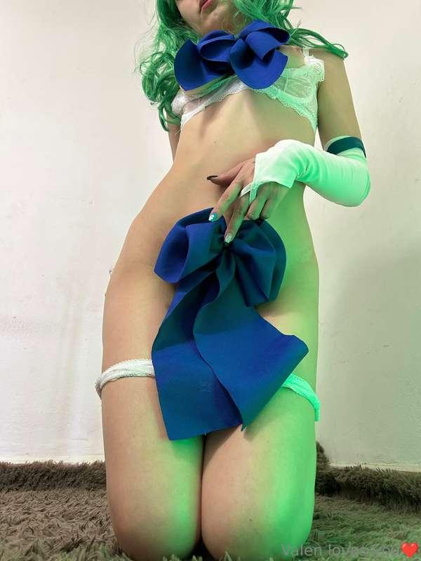 ## Take the bow off 🎀🌙💚
What Sailor had under the suit? Welc..