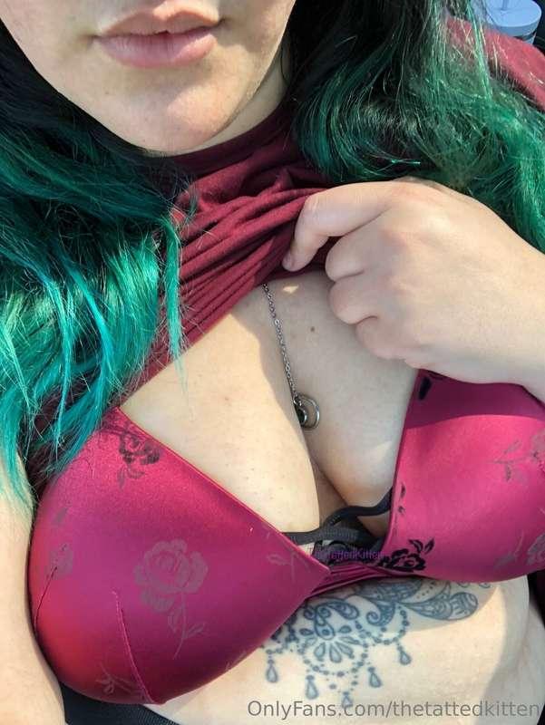A tease while out shopping 😘