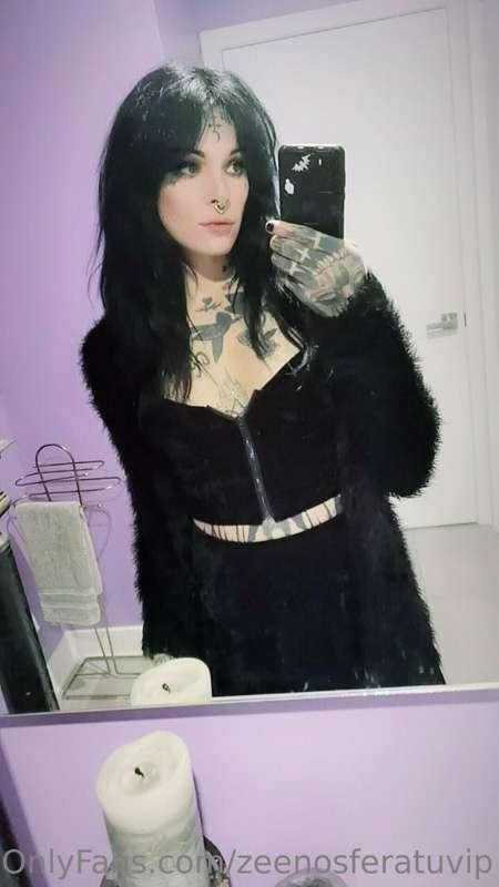 I look too good to be left on your screen. Be brave...DM me ..