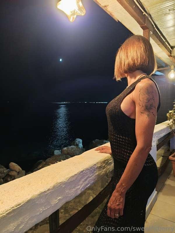 La luna nel mare.. musica e vino.. 😈🔥