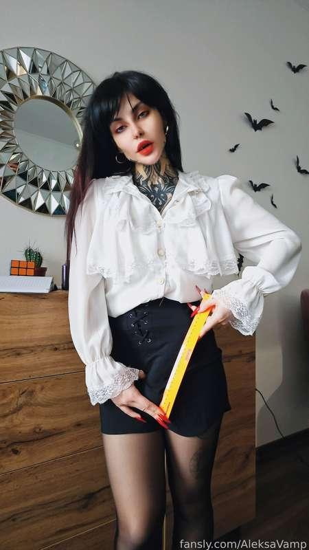 Let's measure the size of our problem, I hope you don't disgrace your favorite teacher😏

#fyp #strapon #petite #body #naughty #tattoo #gamer #sexy #mistress #femdom #pussy #footfetish #domme #mommy #goddess #boobs #butt #switch #facesitting #ass #boss