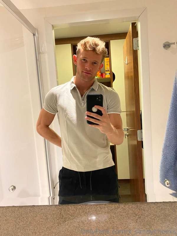 Last night out for freshers week!
It’s been a long week of d..