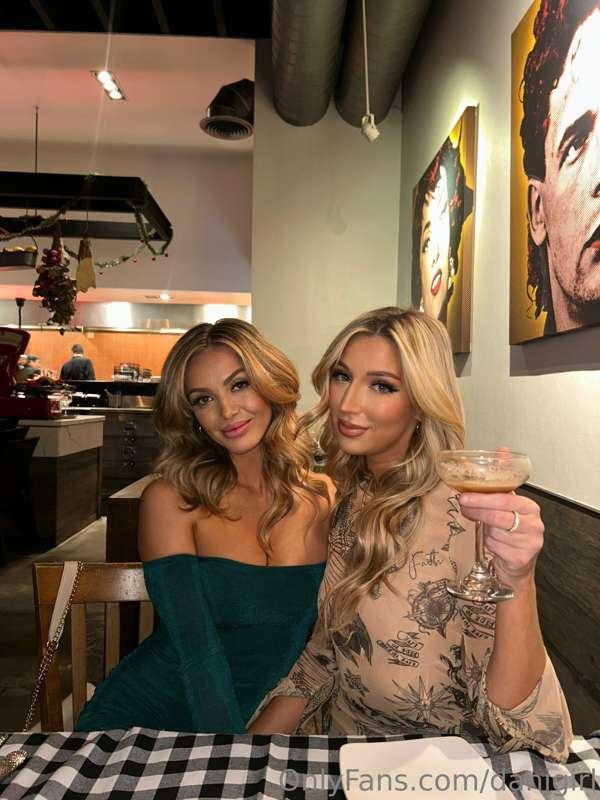 Blondes have more fun 😜🍾💋

Cheers to the new week & almost t..