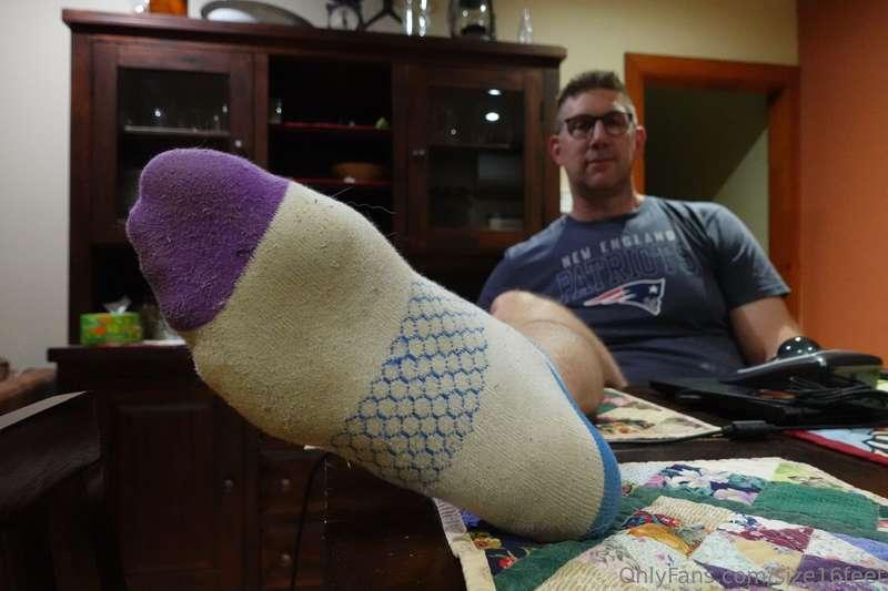 Sometimes I just love peeling my socks off on the table, a w..