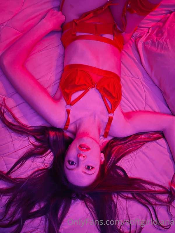 This neon light really messed with the camera! But kinda fun..