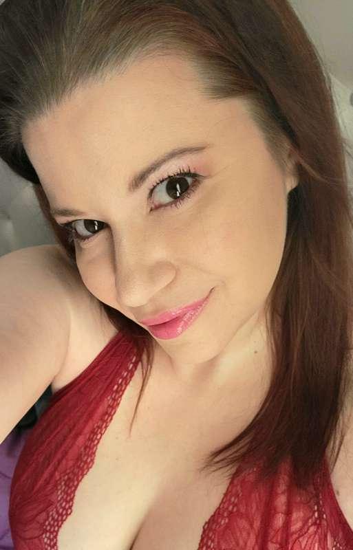 Finished a cam session in red lingerie and now to rest up un..